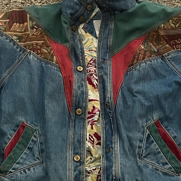 Beautiful vintage Jean jacket. - Picture 10 of 11